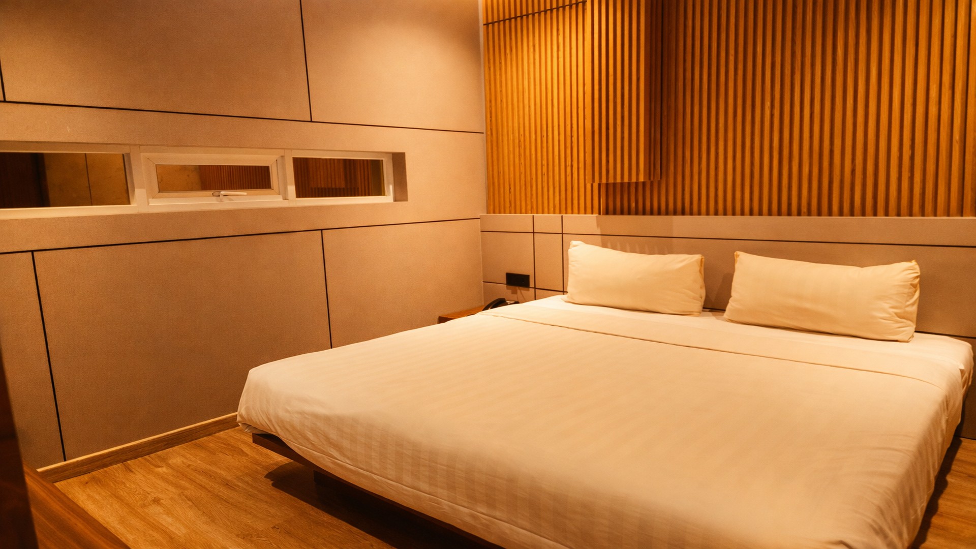 Room Superior Double The Luxe Ahmad Yani