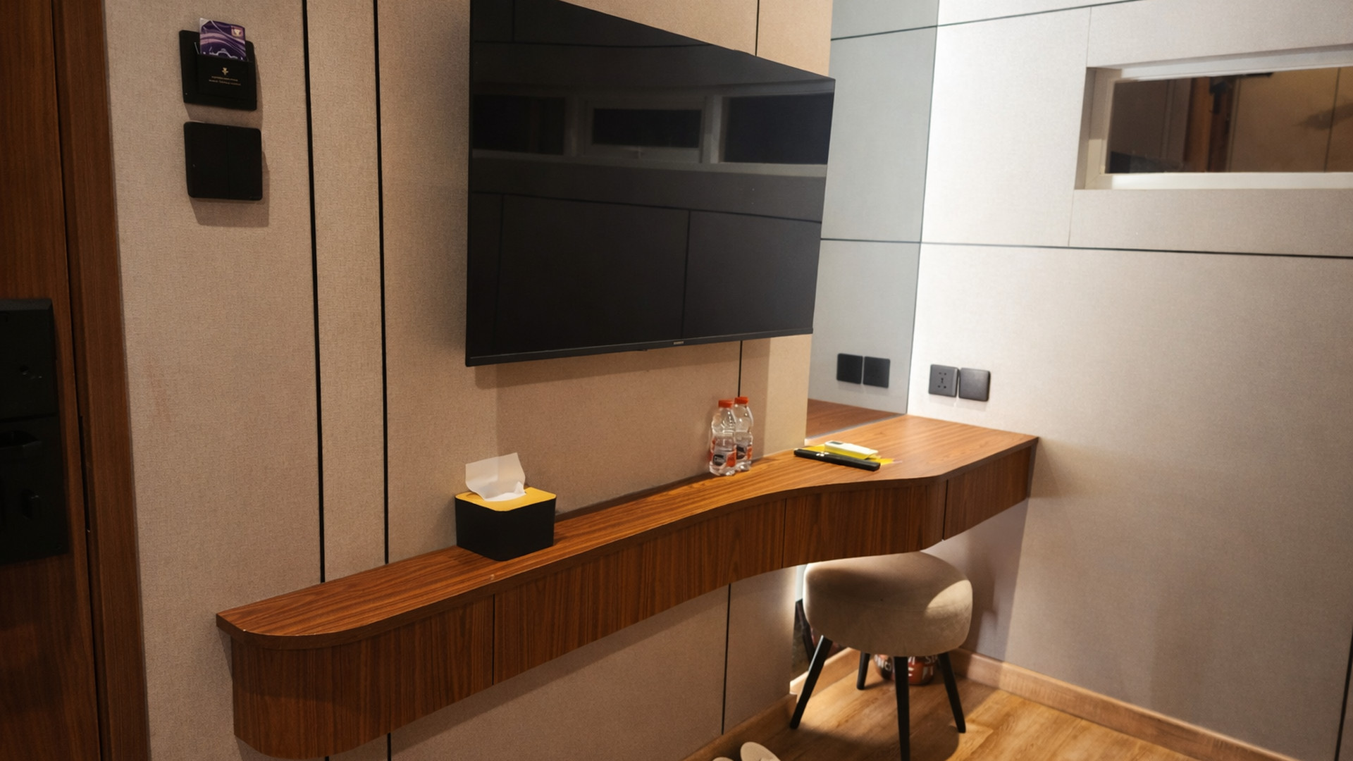 Room Superior Double The Luxe Ahmad Yani