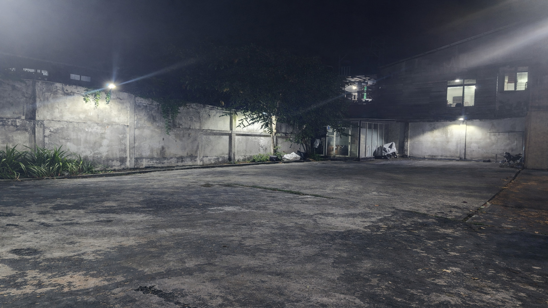 Area Parkir Luas