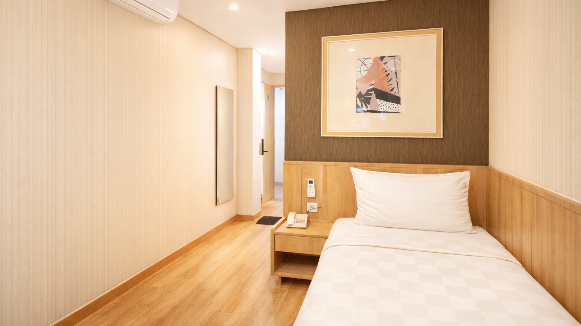 Room Standard The Luxe Sudirman